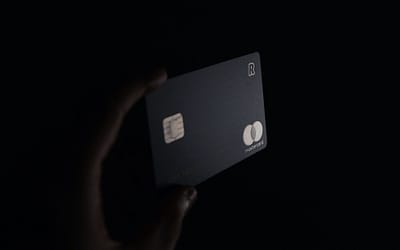 Schufa: Wie eine Kreditkarte Ihre Bonität verbessert